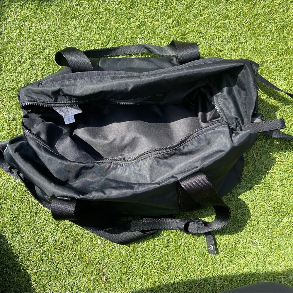 Lululemon black duffle / gym bag